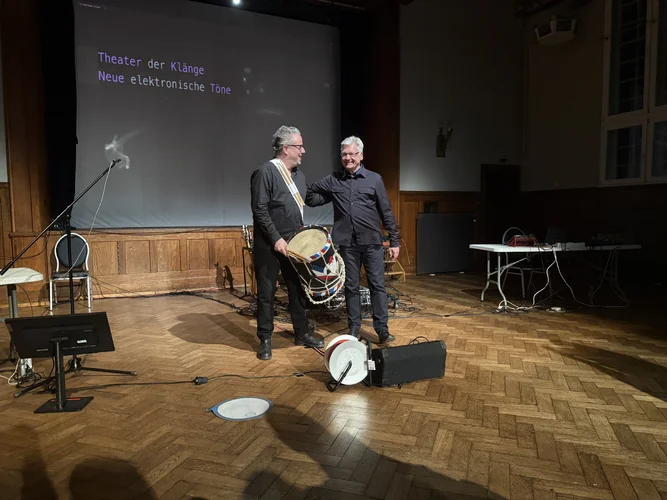 Theater der Klänge Neue elektronische Töne 2694.webp Theater der Klänge Neue elektronische Töne 2694.webp