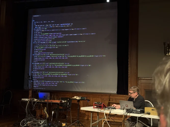 Theater der Klänge Neue elektronische Töne 2649.webp