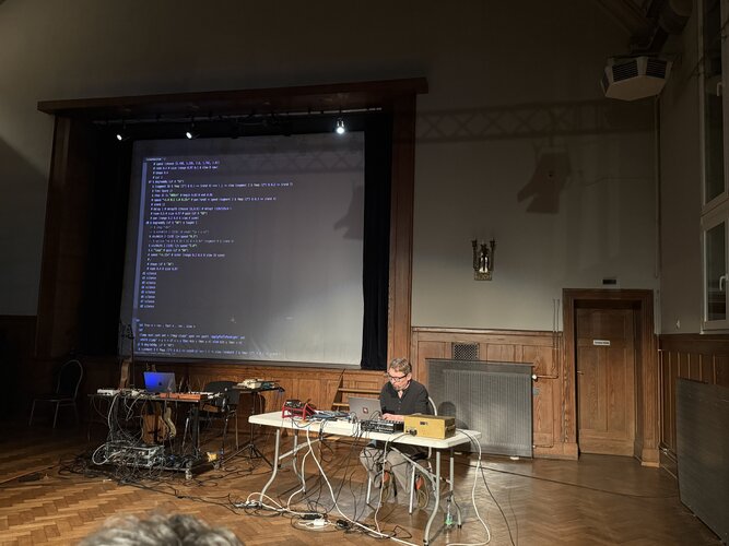 Theater der Klänge Neue elektronische Töne 2645.JPG Theater der Klänge Neue elektronische Töne 2645.JPG