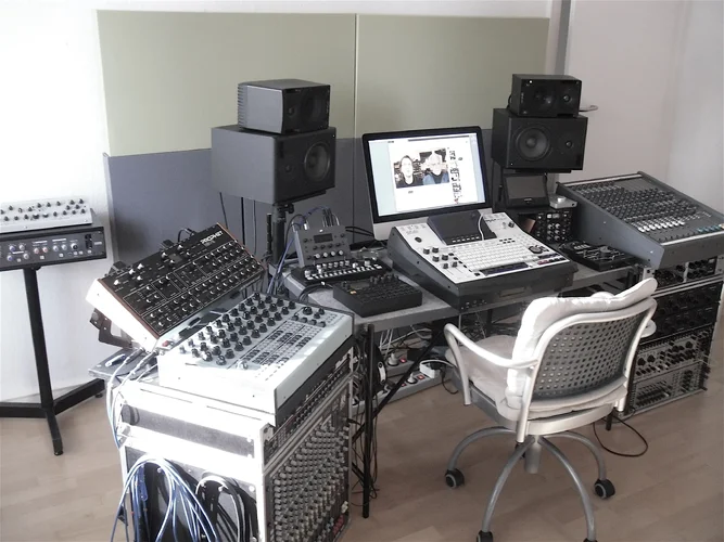 StudioNov25-2.webp StudioNov25-2.webp