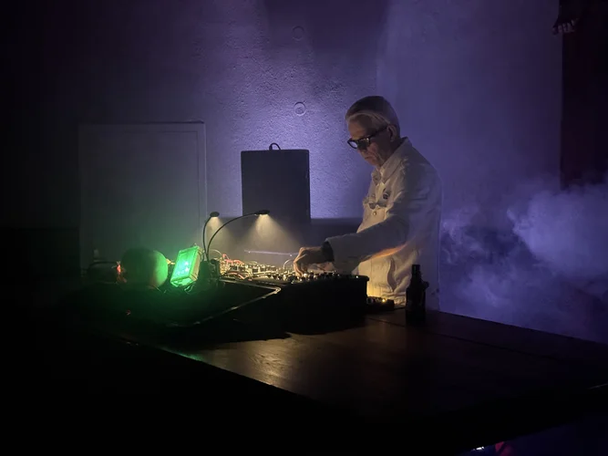 2025-11-15 Düsseldorf, Off Church