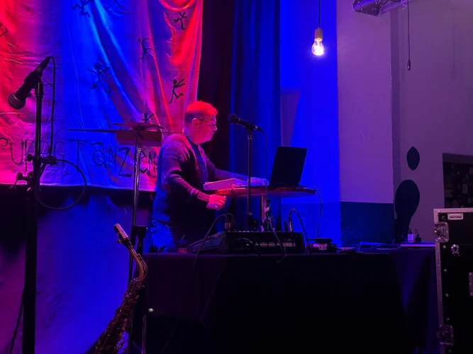 Struppig Tanzen 25 5328.webp