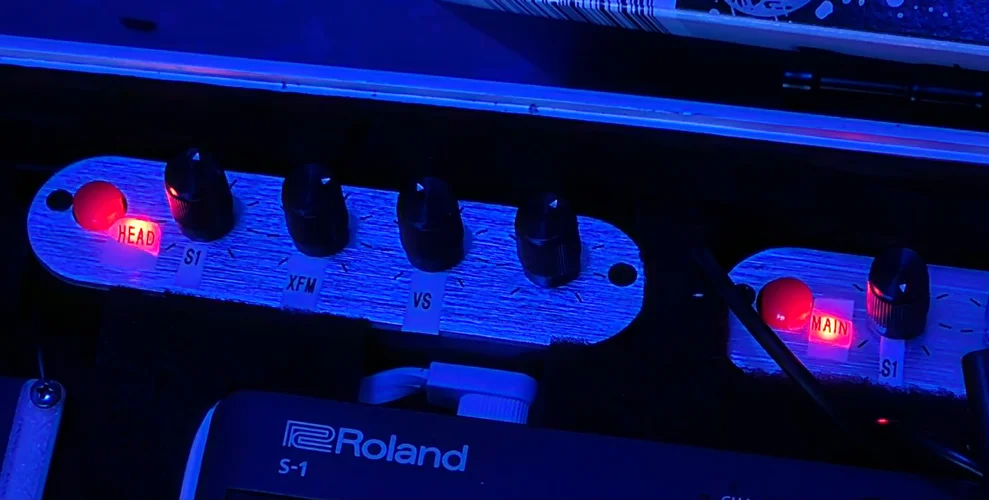 09 - MiniMixer AU-401.webp