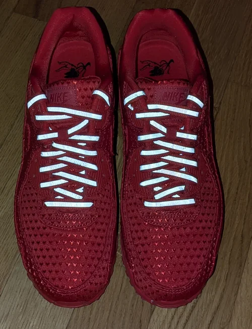 AirMax90_Valentines_Special_RefelctiveBands.webp