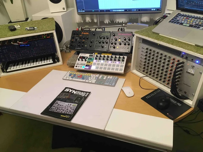 Schreibtisch.webp Schreibtisch.webp