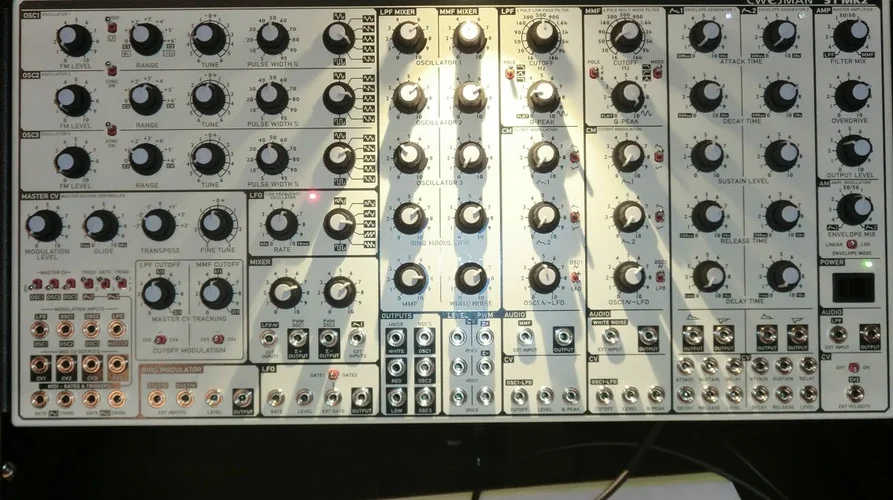 Aphex T. Didg. Bass(Kleiner).webp