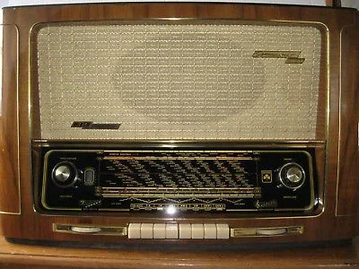 Röhrenradio-Grundig-4040W-3D.webp Röhrenradio-Grundig-4040W-3D.webp