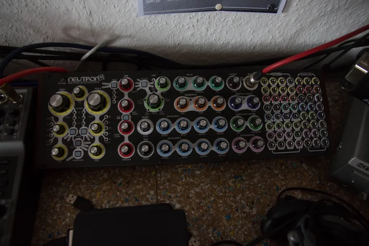 Neutron Overlay.webp