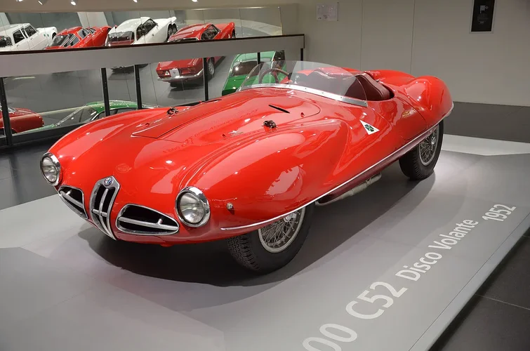 Alfa_Romeo_museum_-_Alfa_Romeo_C52_Disco_Volante.webp