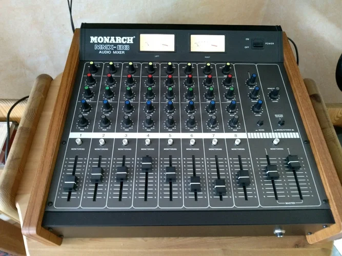Mischpult-Audiomixer-Monarch-MX-88-_57.webp Mischpult-Audiomixer-Monarch-MX-88-_57.webp