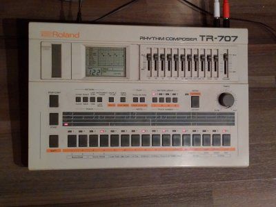 Roland_TR-707_2019_07.jpg