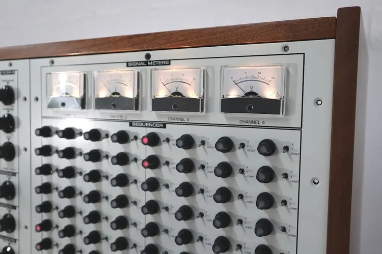 Analogue-Solutions-Colossus-sequencer.jpg Analogue-Solutions-Colossus-sequencer.jpg