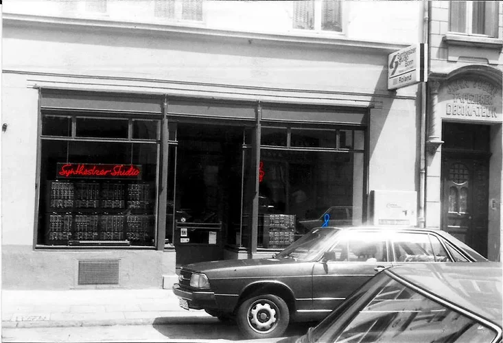 Franzstraße Neon Moritz Reichelt.webp