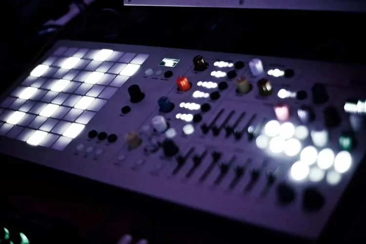 medusa weiss schattig von gattobus.webp