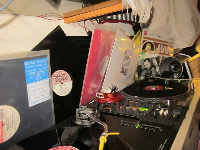 Django Reinhardt Et Le Quintette Du Hot Club De France – Nuages .webp Django Reinhardt Et Le Quintette Du Hot Club De France – Nuages .webp