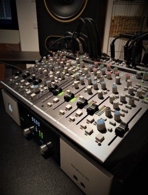 twin-ssl-six-with-apogee.jpg