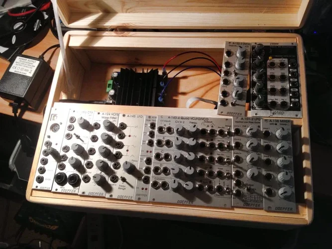 Holzkiste-Eurorack-Bauhaus.webp