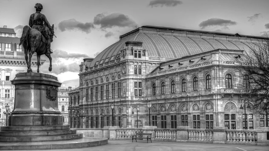 Franz Josef + Oper sw grunge Kopie.webp