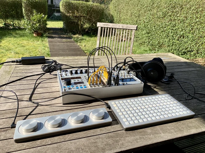 200405 palette im sonnenschein.jpg 200405 palette im sonnenschein.jpg