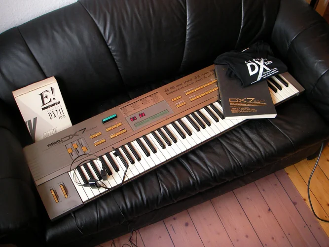 DX7IIC Totale 1.jpg DX7IIC Totale 1.jpg