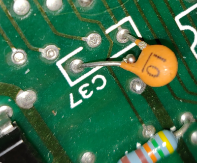 polysix_ceramic_capacitor_leak.PNG