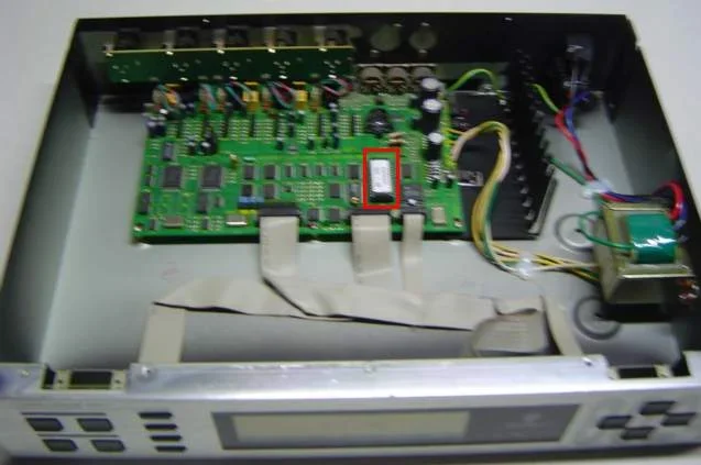 Behringer-DSP-8024-9024-Platine-EPROM.jpg Behringer-DSP-8024-9024-Platine-EPROM.jpg