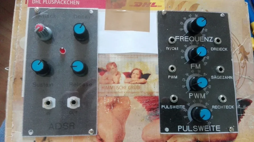 Gelbe Kiste.jpg Gelbe Kiste.jpg