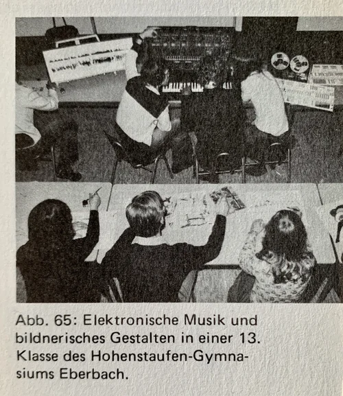 201107 schulklasse mit ARP2600 in %22elektronische musik%22 von eberhard höhn.webp 201107 schulklasse mit ARP2600 in %22elektronische musik%22 von eberhard höhn.webp