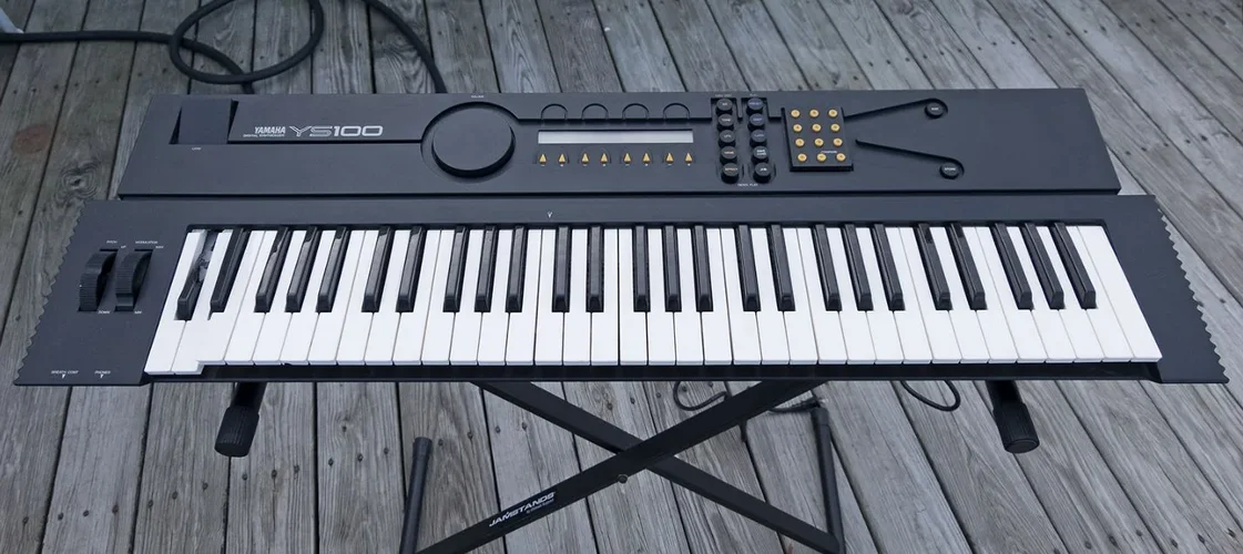 YamahaYS100.jpg YamahaYS100.jpg