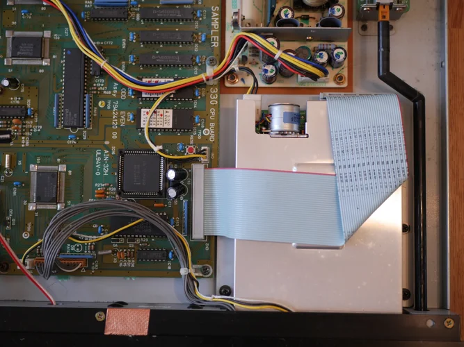 s-330-4.jpg s-330-4.jpg