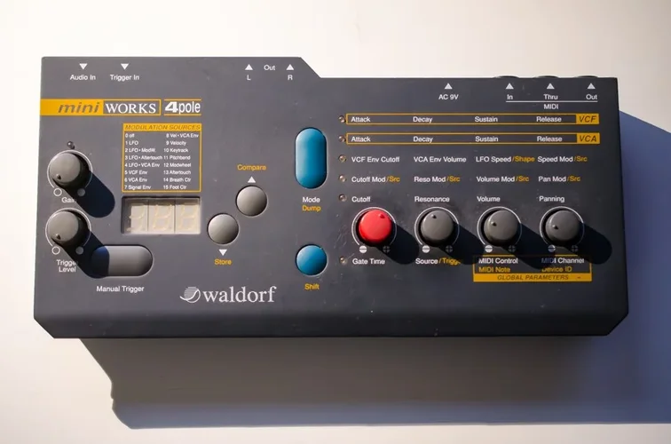 Waldorf 4 Pole - 1.webp