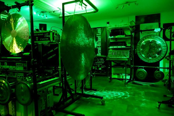 2021-014 Studio Gongs.JPG