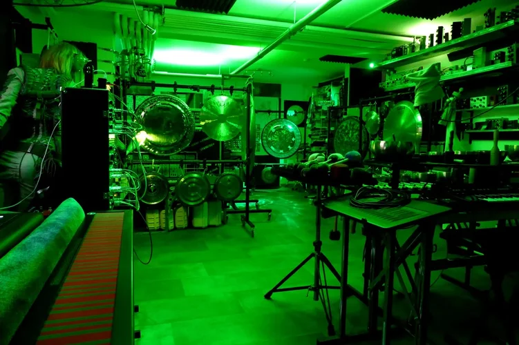 2021-013 Studio Pult total.webp