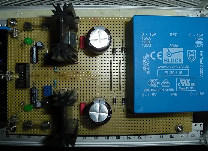 netzteil_15v.webp