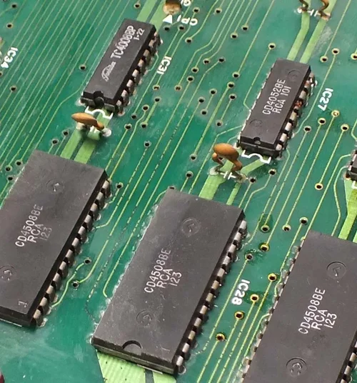 SX400_Hauptplatine_2 x CD4508BE_cut.webp