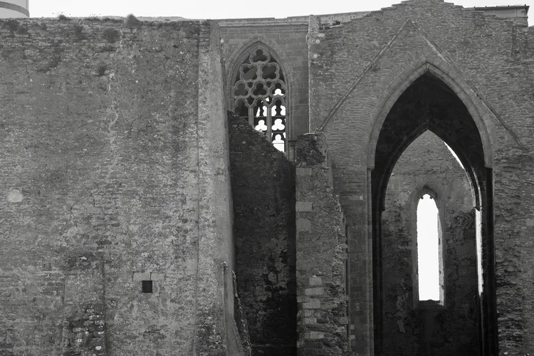 TonKlangLichterLeconquetetses - 1 (1).webp TonKlangLichterLeconquetetses - 1 (1).webp