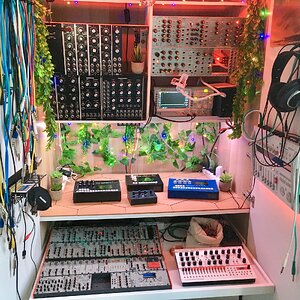 IKEA PAX Synthesizer Schrank