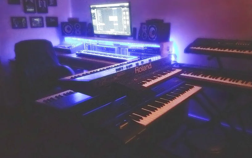 soundjobstudio night.jpg