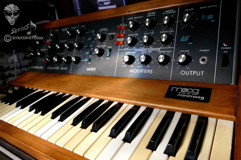 CloseUp-Moog-Minimoog-04-800x533.jpg