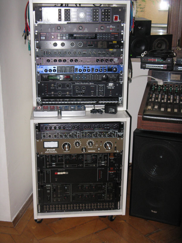 studio_2013_rack_links.jpg