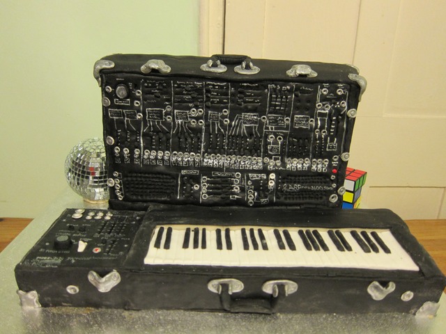 arp2600cake.jpg