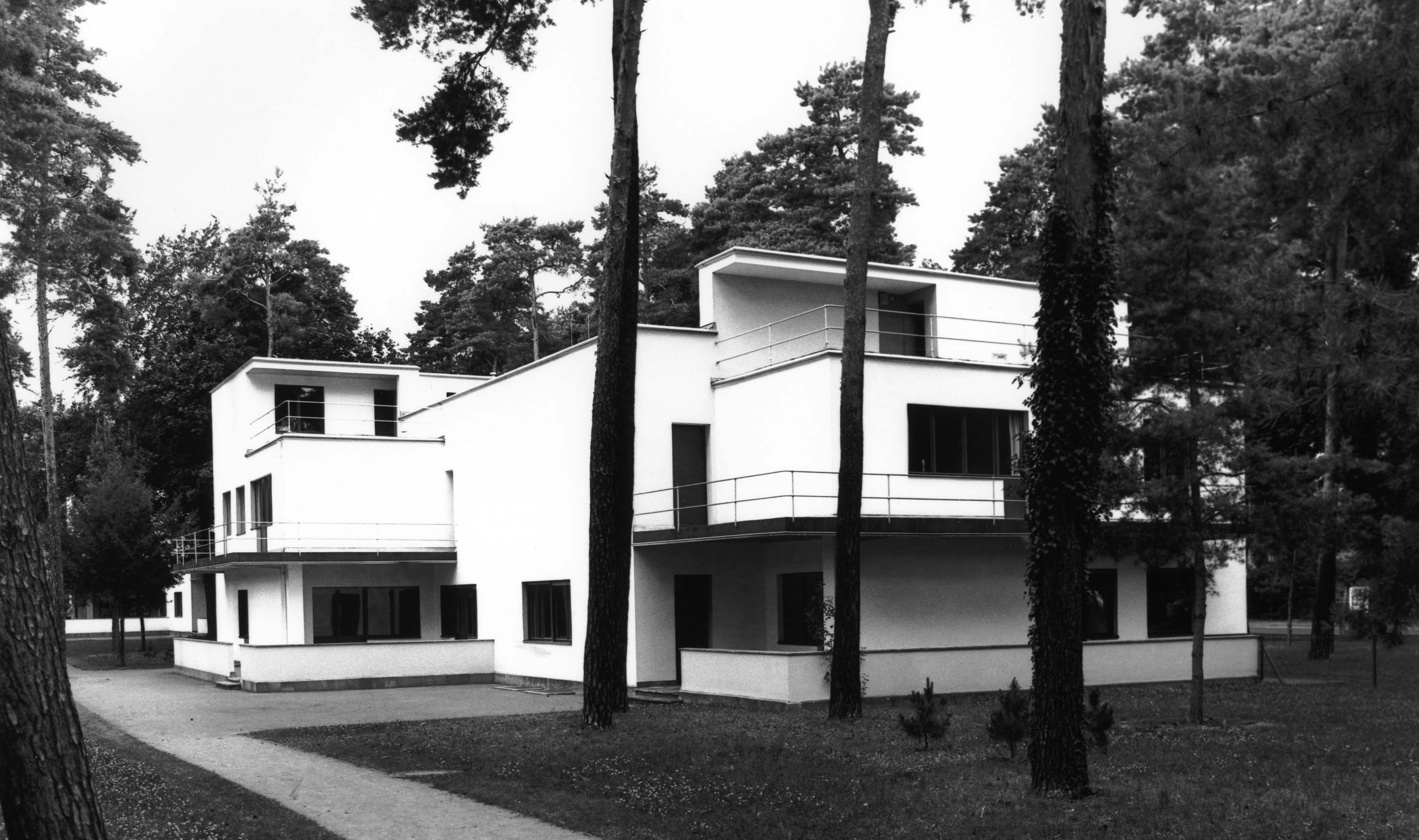 MeisterhaeuserGropius_1925-26_Dessau09.jpg