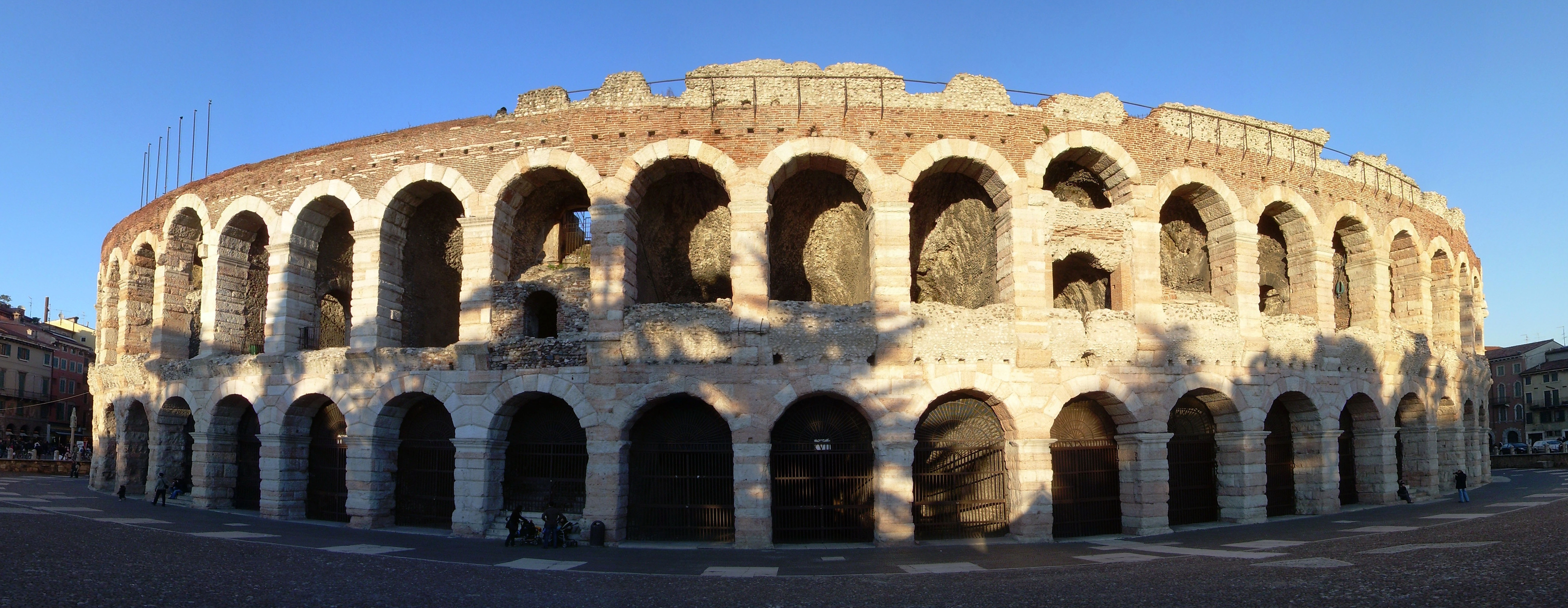 Arena_di_Verona_esterno.jpg