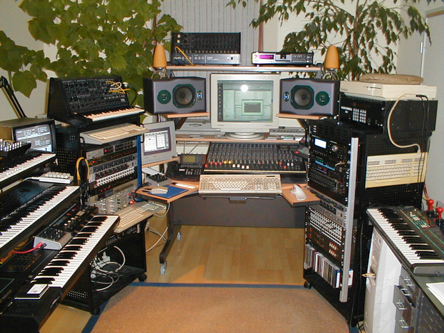 Nikolaus_Riehm_-_Studio_2000-05.jpg