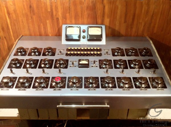 girardin-console-de-mixage.jpg