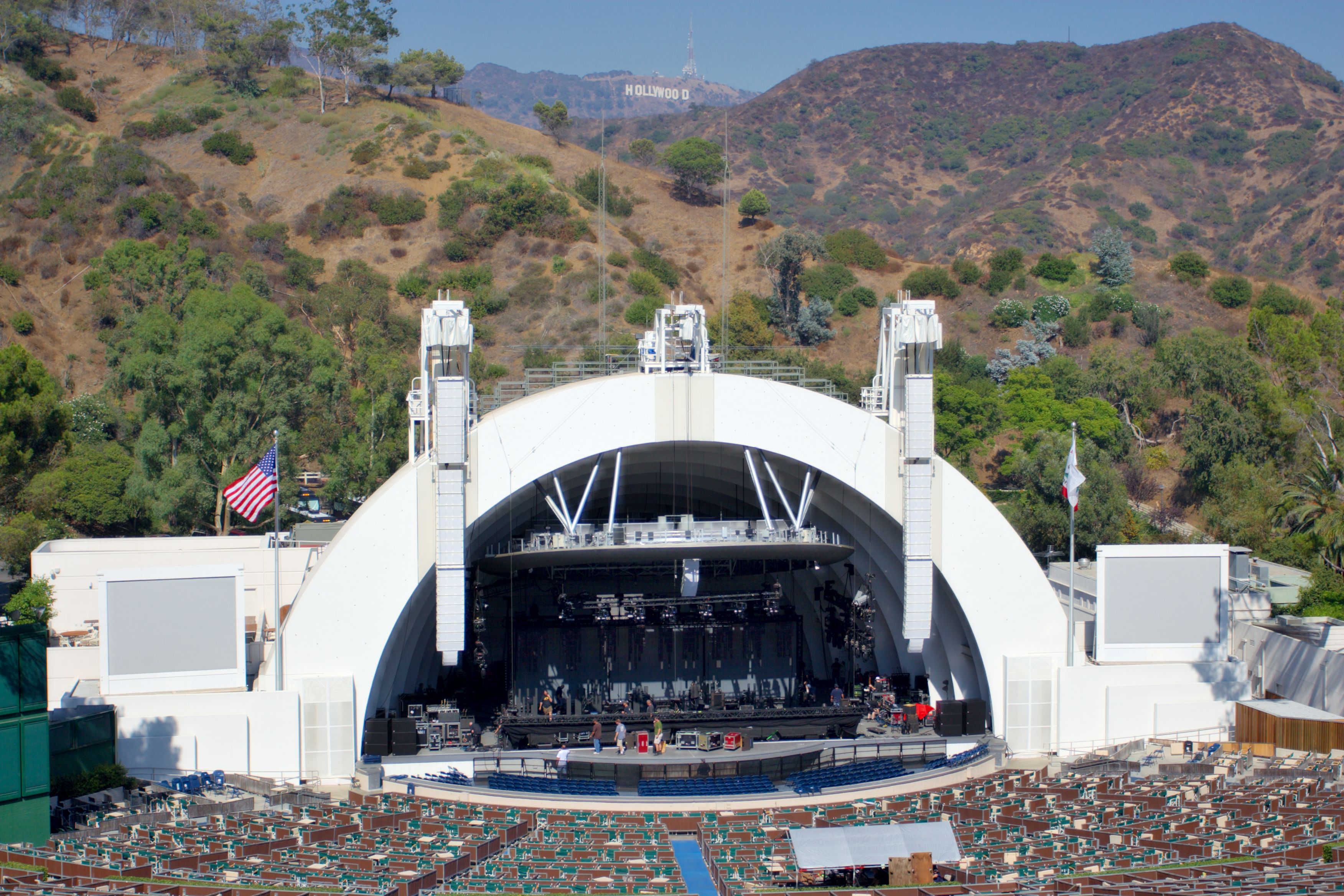 Hollywood_bowl_and_sign.jpg