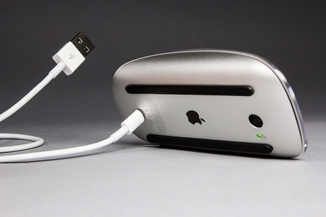 apple_mouse_charging_bda31.jpg