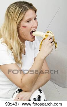 jung-frau-fussball_~935437.jpg