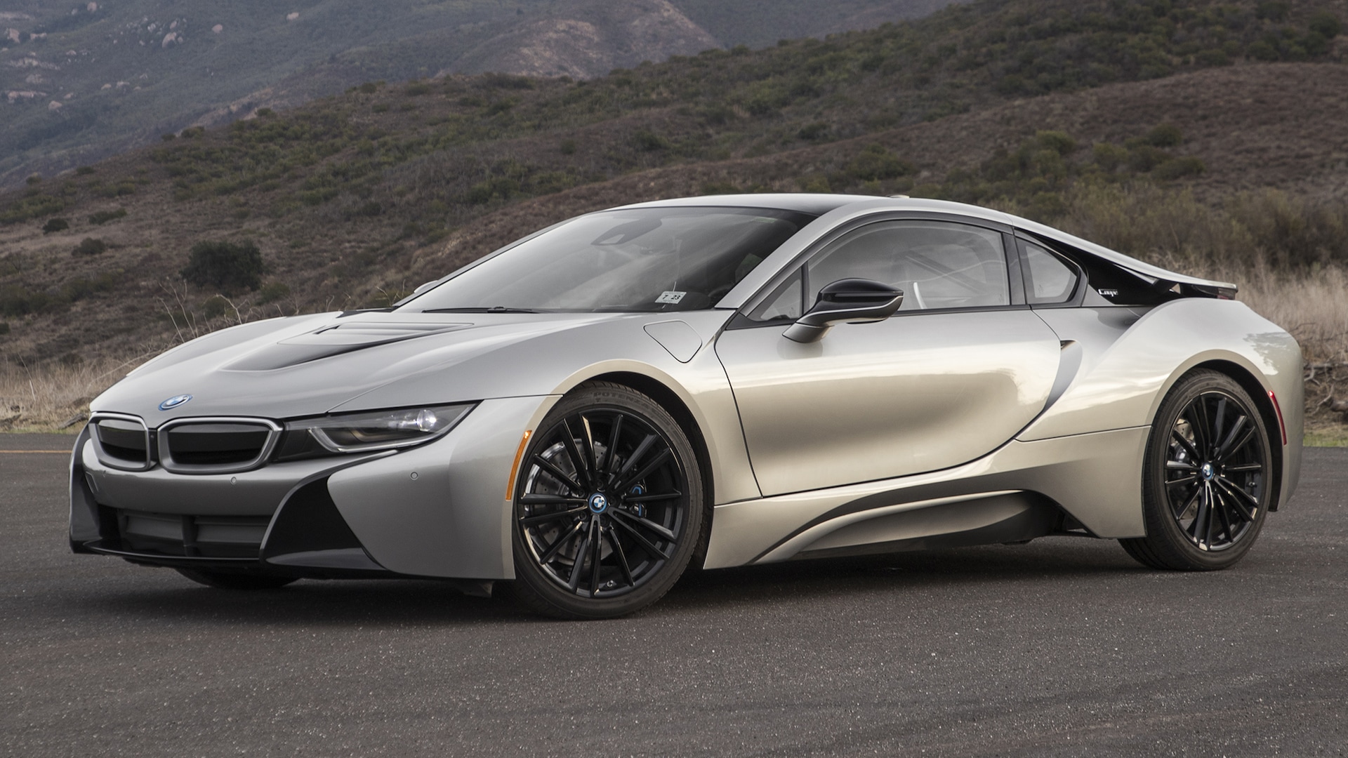 2019-BMW-i8-Coupe-8.jpg