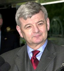 Joschka_Fischer_2002.jpeg